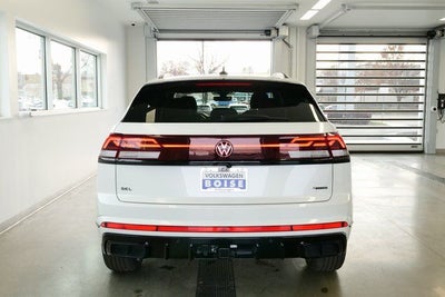 2026 Volkswagen Atlas Cross Sport 2.0T SEL R-Line Black