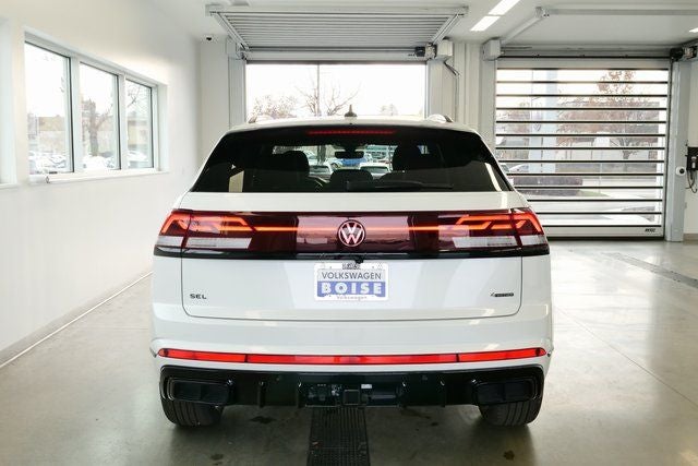 2026 Volkswagen Atlas Cross Sport 2.0T SEL R-Line Black