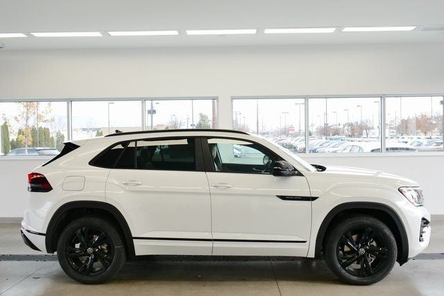 2026 Volkswagen Atlas Cross Sport 2.0T SEL R-Line Black