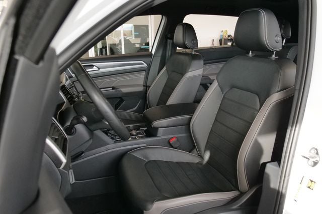 2023 Volkswagen Atlas Cross Sport 3.6L V6 SEL Premium R-Line