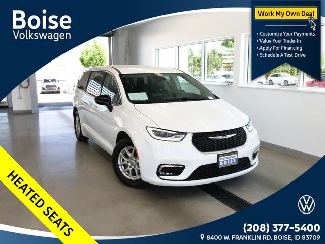 2024 Chrysler Pacifica Touring L's photo