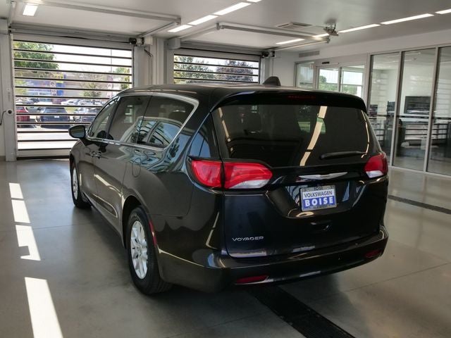 2022 Chrysler Voyager LX