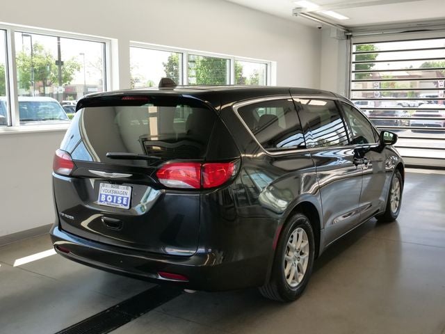 2022 Chrysler Voyager LX