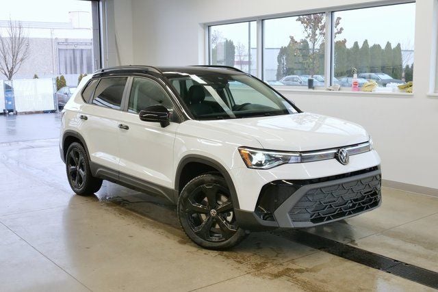 2026 Volkswagen Taos 1.5T SE Black