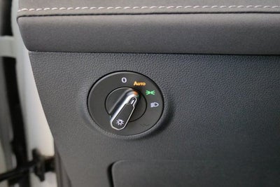 2026 Volkswagen Taos 1.5T SE Black