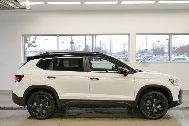 2026 Volkswagen Taos 1.5T SE Black