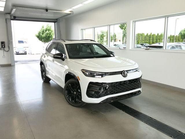 2026 Volkswagen Tiguan 2.0T SE R-Line Black