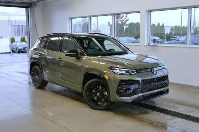 2026 Volkswagen Tiguan 2.0T SE R-Line Black