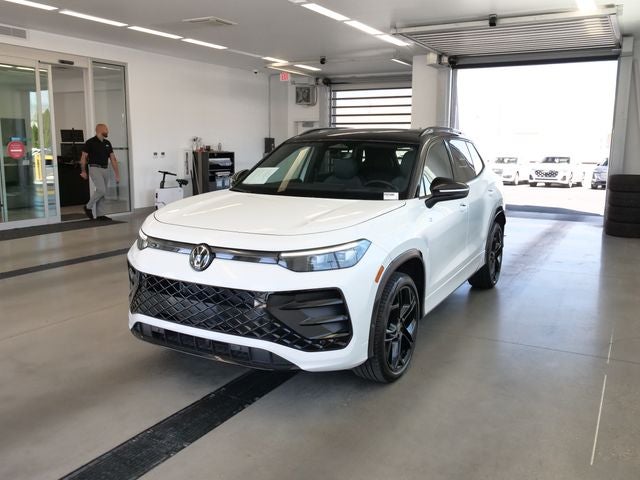 2025 Volkswagen Tiguan 2.0T SE R-Line Black