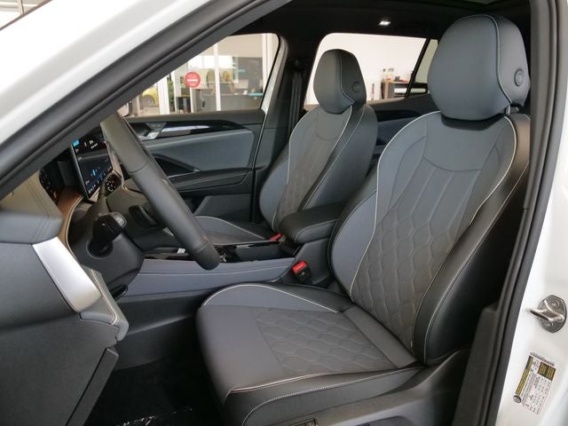 2026 Volkswagen Tiguan 2.0T SEL R-Line