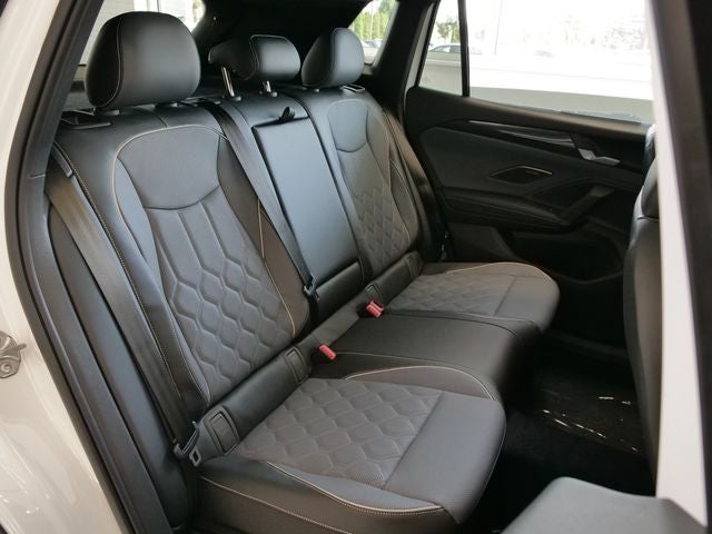 2026 Volkswagen Tiguan 2.0T SEL R-Line