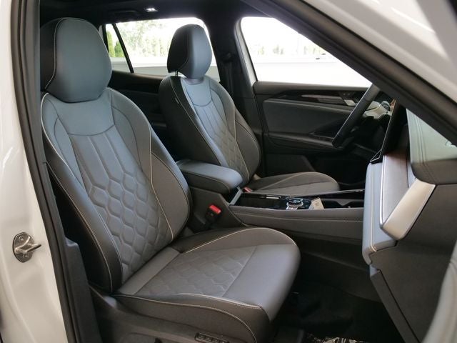 2026 Volkswagen Tiguan 2.0T SEL R-Line