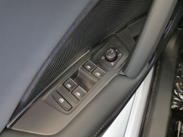 2026 Volkswagen Tiguan 2.0T SEL R-Line