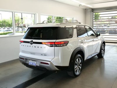 2025 Nissan Pathfinder SL