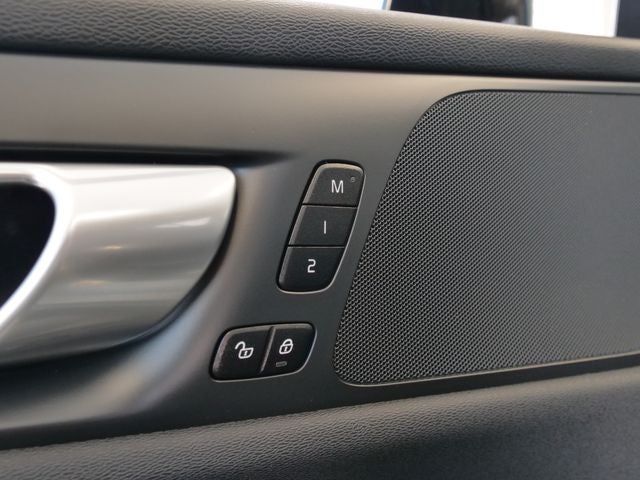 2024 Volvo S60 B5 Core Dark Theme