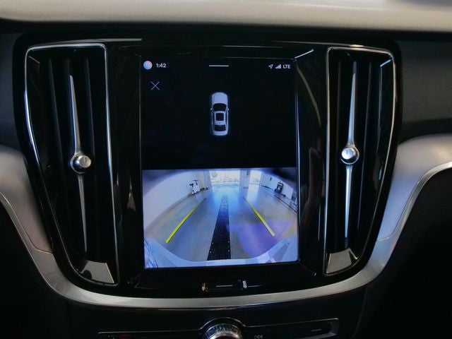 2024 Volvo S60 B5 Core Dark Theme