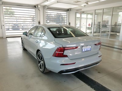 2024 Volvo S60 B5 Core Dark Theme