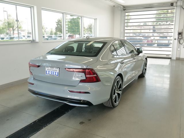 2024 Volvo S60 B5 Core Dark Theme