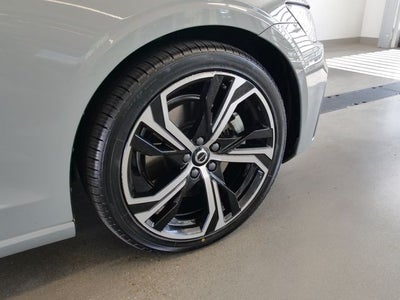 2024 Volvo S60 B5 Core Dark Theme